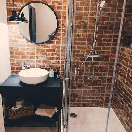 Dubnica Prejta 3 公寓 *